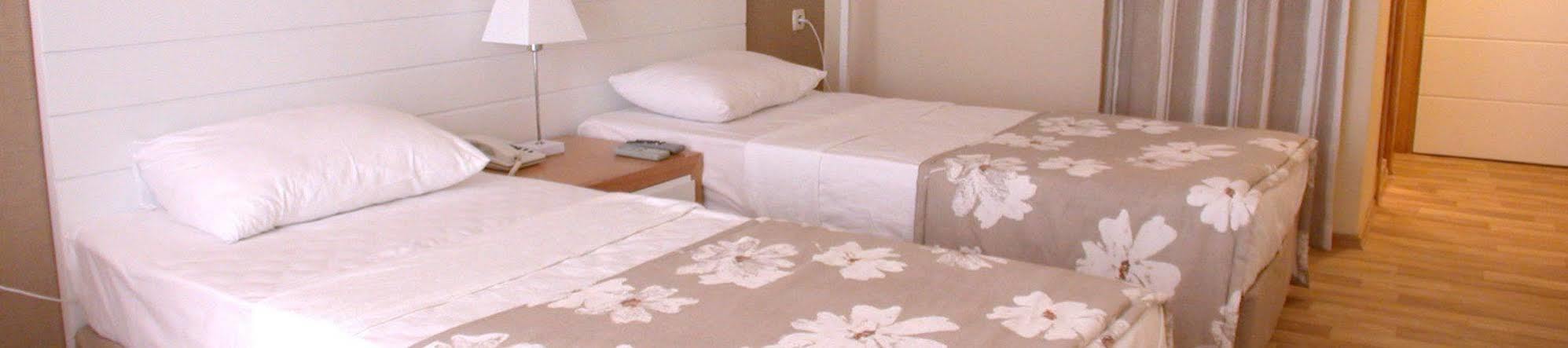 Kortan Hotel トゥルグトレイス エクステリア 写真